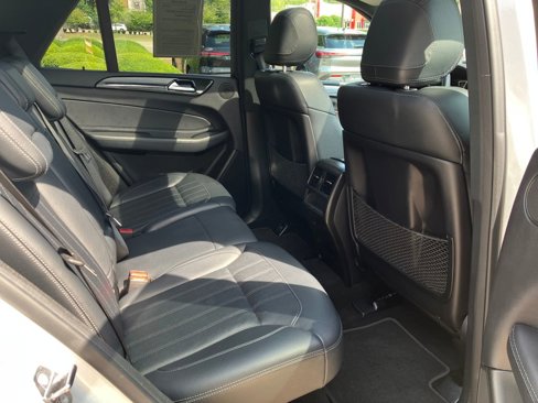 Used 2019 Mercedes-Benz GLE 400 4MATIC image 32