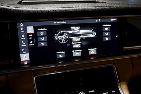 Used 2018 Porsche Panamera image 26