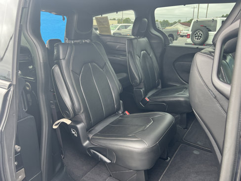 Certified 2020 Chrysler Pacifica Touring-L w/ Advanced Safetytec Group image 21