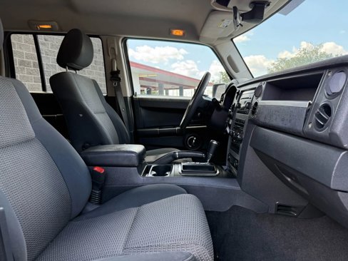 Used 2010 Jeep Commander Sport image 20
