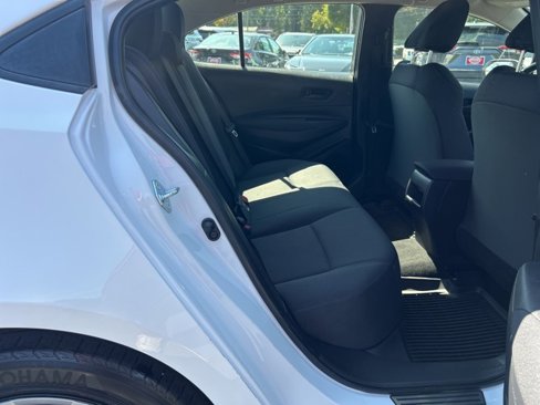 Used 2022 Toyota Corolla LE image 15