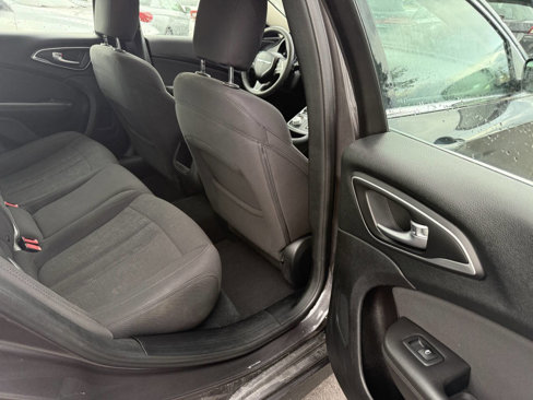 Used 2015 Chrysler 200 Limited image 12