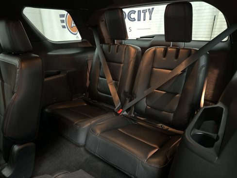 Used 2018 Ford Explorer XLT w/ Equipment Group 202A image 35