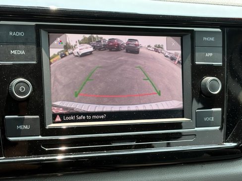 Used 2022 Volkswagen Taos S image 13
