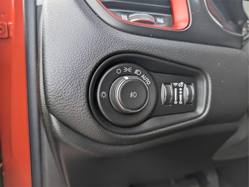 Used 2016 Jeep Renegade Trailhawk image 12