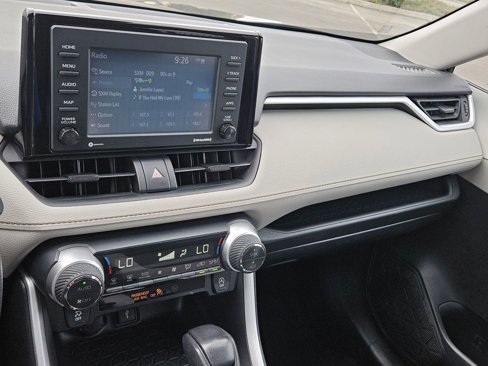 Used 2020 Toyota RAV4 XLE image 15