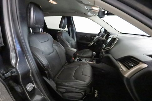 Used 2018 Jeep Cherokee Limited w/ Technology Group image 12