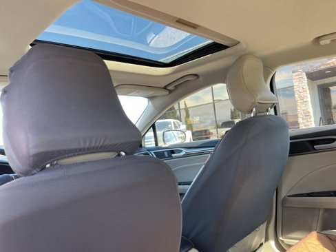 Used 2017 Ford Fusion SE image 3