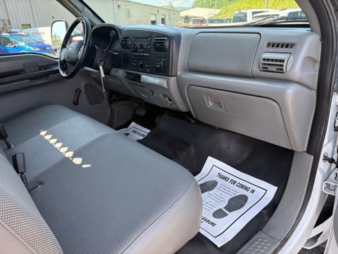 Used 2007 Ford F550 2WD Regular Cab Super Duty image 24