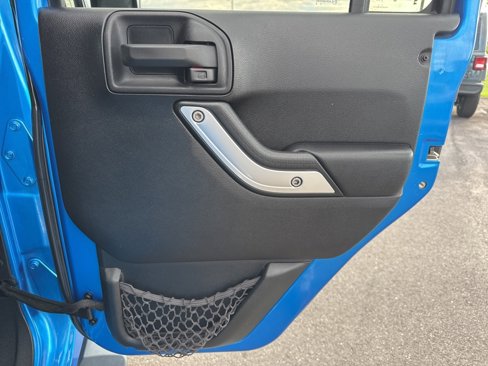 Used 2015 Jeep Wrangler Unlimited Sahara w/ Connectivity Group image 16