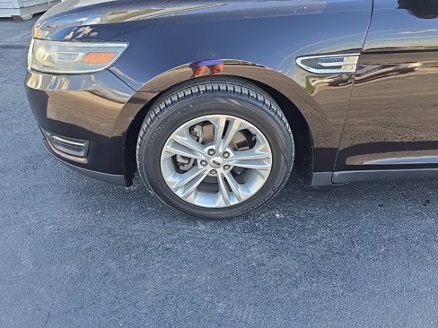 Used 2013 Ford Taurus SEL image 4