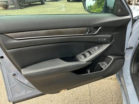 Used 2022 Honda Accord Touring image 9