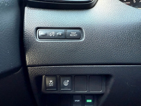 Used 2017 Nissan Rogue SV image 25
