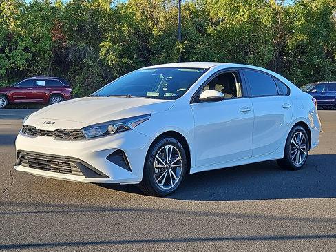Used 2023 Kia Forte LXS w/ LXS Technology Package image 3
