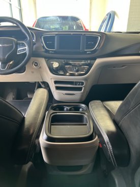Used 2020 Chrysler Voyager Lxi image 21