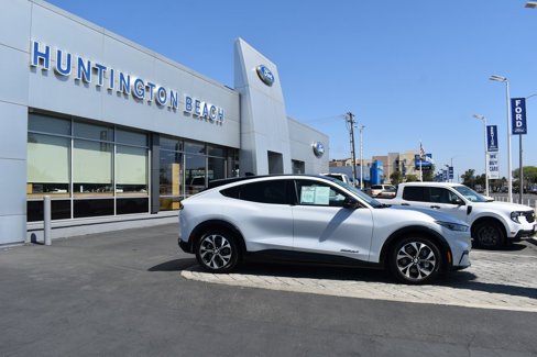 Used 2022 Ford Mustang Mach-E Premium image 3