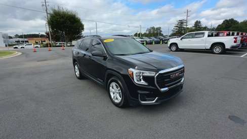 Certified 2022 GMC Terrain SLE w/ Driver Convenience Package image 2