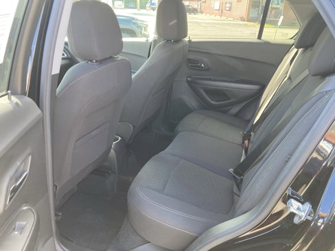 Used 2022 Chevrolet Trax LS w/ Tint and Cruise Package image 21