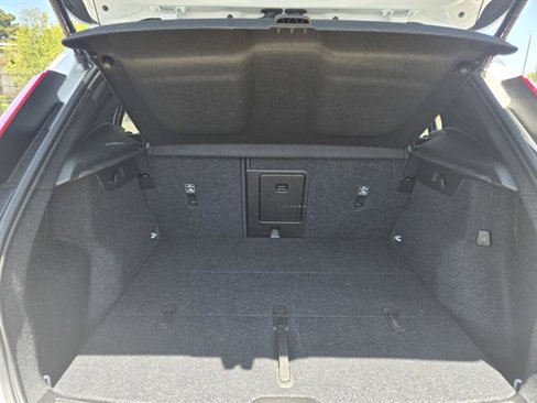 Certified 2023 Volvo XC40 B4 Plus image 10