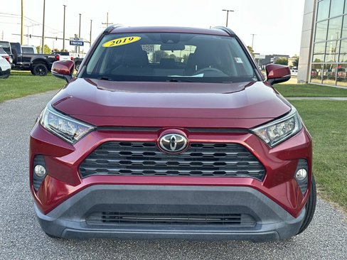 Used 2019 Toyota RAV4 XLE image 2