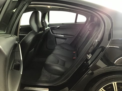Used 2017 Volvo S60 T5 Inscription image 19