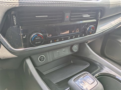 Used 2021 Nissan Rogue SV image 22