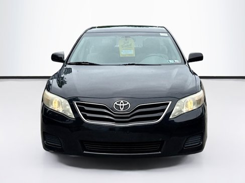 Used 2011 Toyota Camry image 2