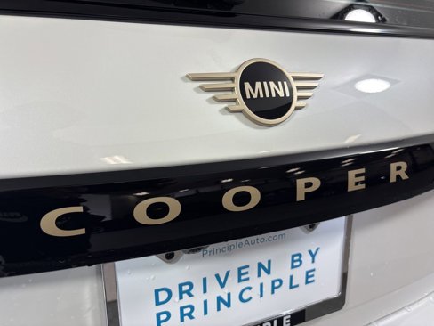 New 2025 MINI Cooper 2-Door Hardtop image 9