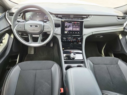 Used 2024 Jeep Grand Cherokee Altitude image 11
