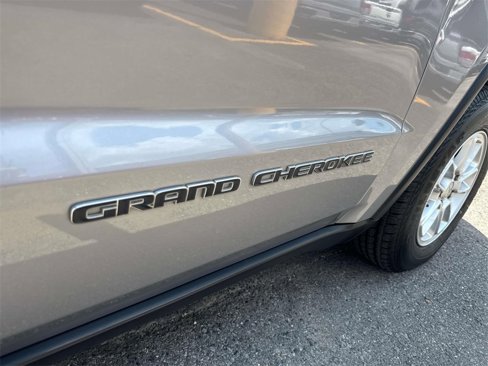 Used 2019 Jeep Grand Cherokee Laredo image 8