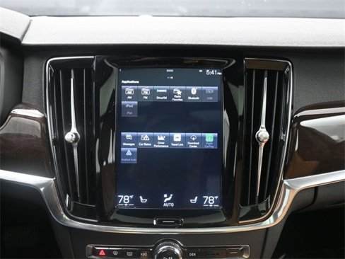 Used 2019 Volvo S90 T6 Momentum image 17