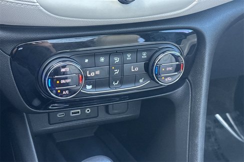 Used 2020 Buick Encore GX Essence w/ Experience Buick Package image 23