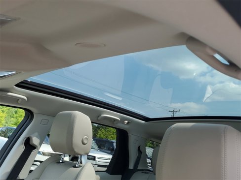 Used 2024 Land Rover Discovery Sport S image 9
