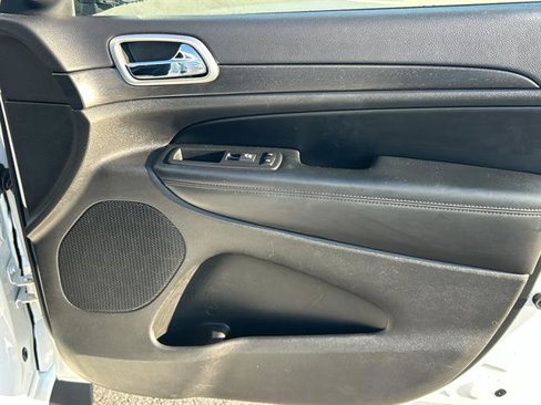 Used 2018 Jeep Grand Cherokee Altitude image 24