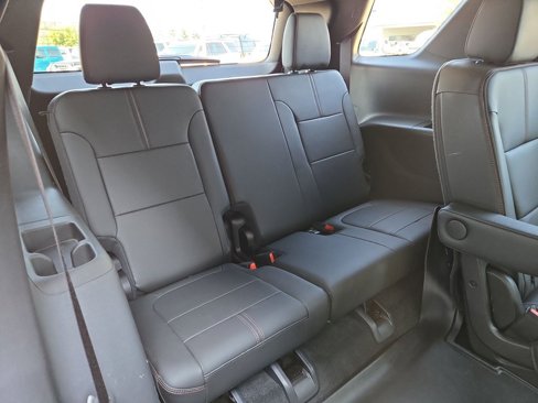 Used 2022 Chevrolet Traverse RS image 16
