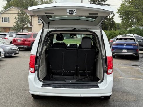 Used 2019 Dodge Grand Caravan SXT w/ Driver Convenience Group image 10