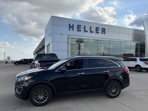 Used 2017 Kia Sorento LX w/ LX Convenience Package image 3