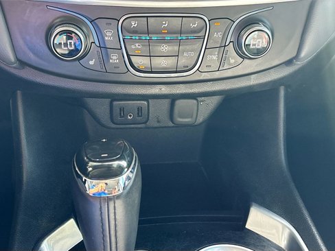 Used 2018 Chevrolet Traverse LT image 16