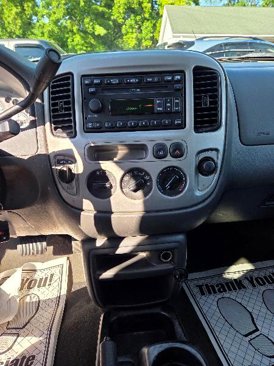 Used 2004 Ford Escape XLT image 10