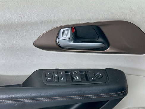 Certified 2018 Chrysler Pacifica Touring Plus w/ Tire & Wheel Group image 25