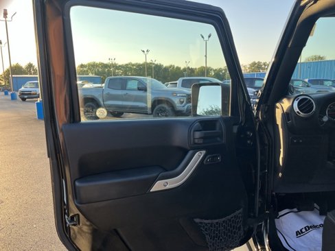 Used 2013 Jeep Wrangler Unlimited Rubicon w/ Dual Top Group image 9