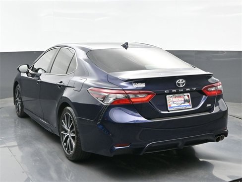 Used 2022 Toyota Camry SE image 4
