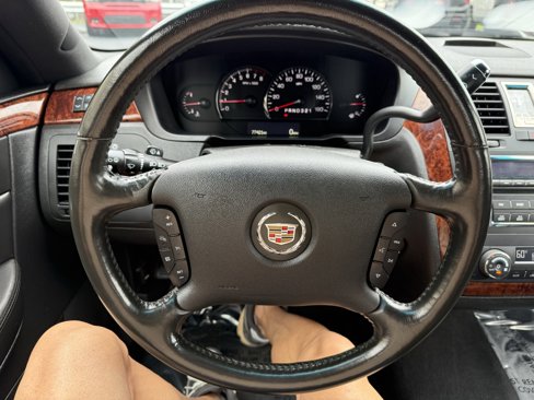 Used 2006 Cadillac DTS w/ Trunk Convenience Package image 27
