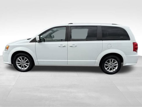 Used 2019 Dodge Grand Caravan SXT w/ Driver Convenience Group image 16