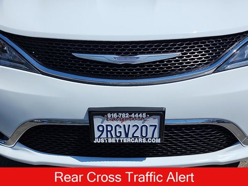 Used 2017 Chrysler Pacifica Touring-L w/ Tire & Wheel Group image 5