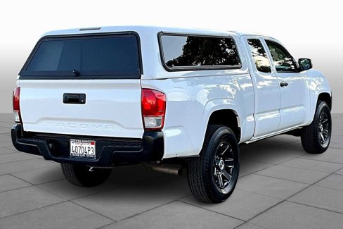 Used 2017 Toyota Tacoma SR image 12