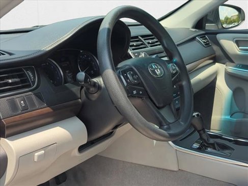Used 2016 Toyota Camry LE image 9