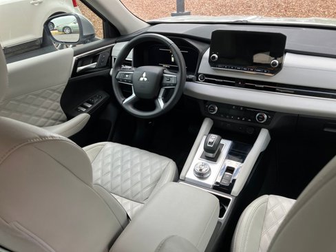 Used 2023 Mitsubishi Outlander SEL image 35
