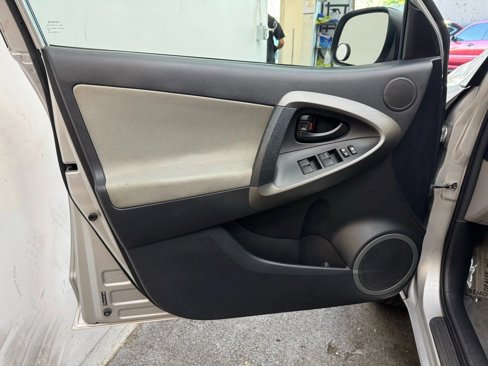 Used 2012 Toyota RAV4 4WD image 10