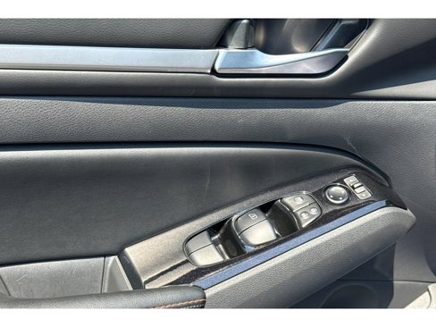 Used 2024 Nissan Altima 2.5 SR w/ SR Premium Package image 12